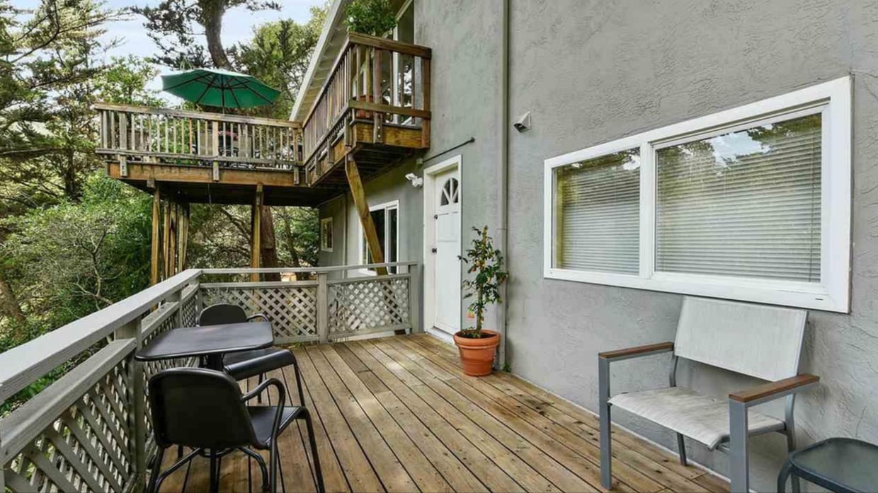 Private Deck/Entrance - 6850 Gunn Dr