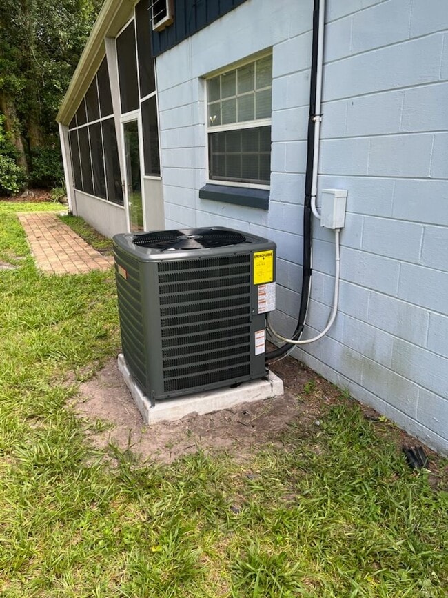 Foto del edificio - For Rent 4-Bedroom, 2-Bathroom single-family home