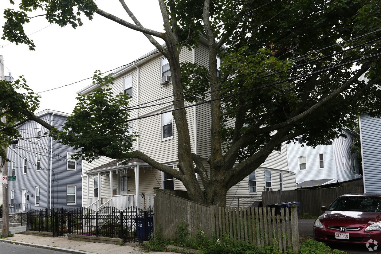 Foto del edificio - 23 Westford Pl