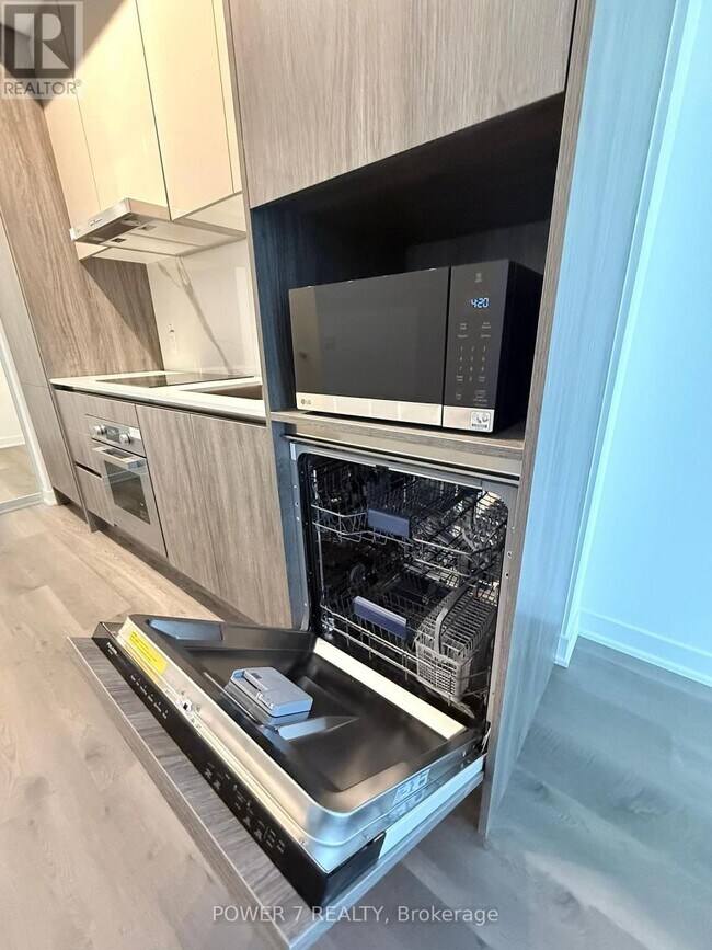 Photo du bâtiment - 180 Front St E