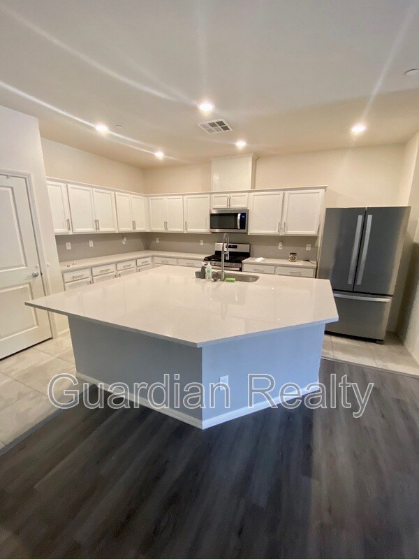 Building Photo - 2879 Cabrillo Terrace St