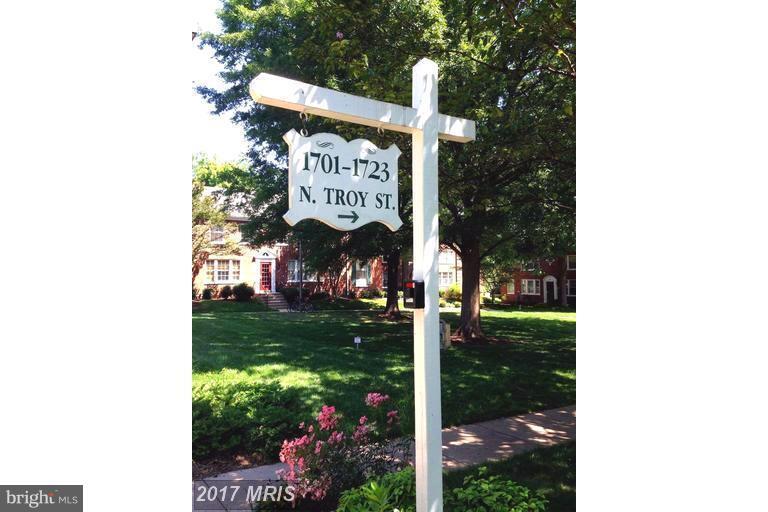 Foto principal - 1709 N Troy St
