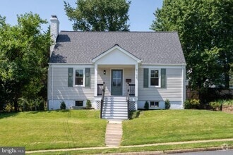 Building Photo - 2108 S Dinwiddie St