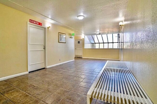 Foto del edificio - 2 Bed 2 Bath Condo in San Pablo - COMING SOON!!