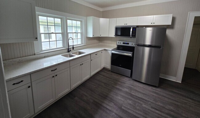 Foto del edificio - NEWLY REMODELED 2 BEDROOM HOUSE