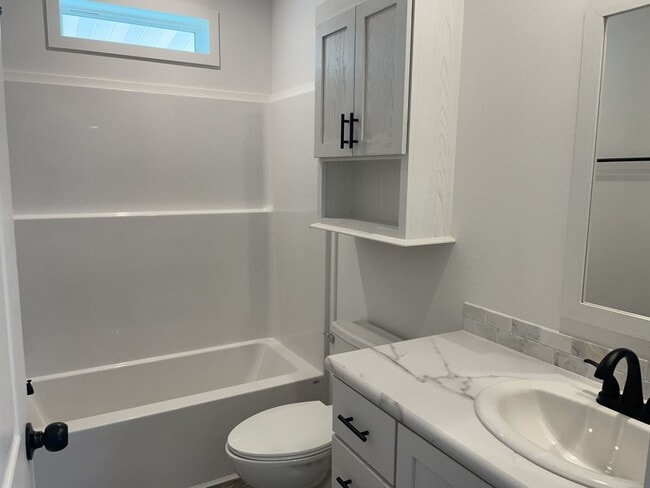 Foto del edificio - 5652 Blue Harbor Dr