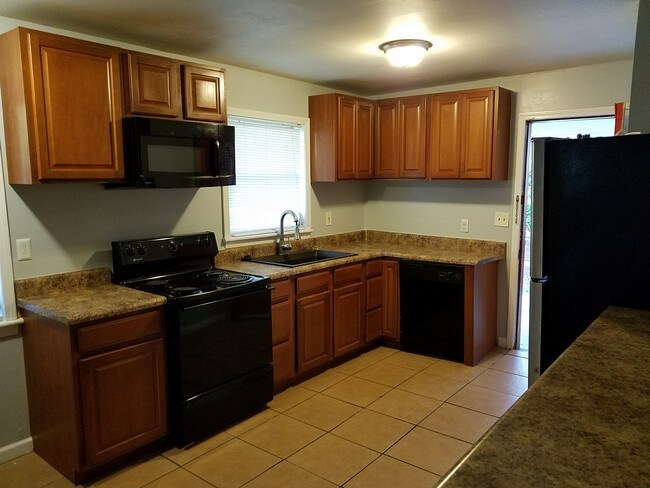 Building Photo - 1365 Willow Trail - 1