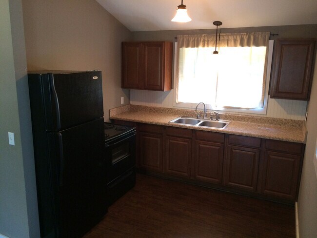 Building Photo - 2BR/1BA Bungalow in Summerfield