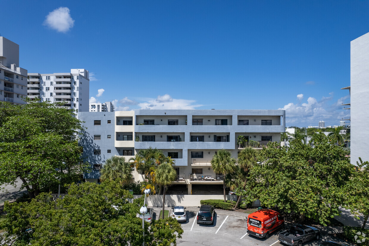 Building Photo - Lincoln West Gardens