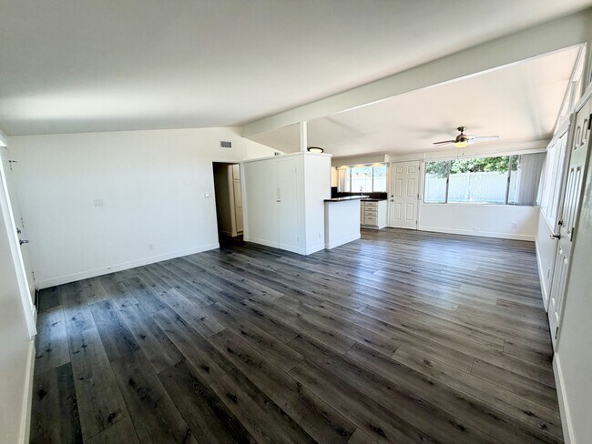 Foto del edificio - 6478 Montezuma Rd