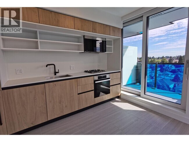 Photo du bâtiment - 5058 Joyce St