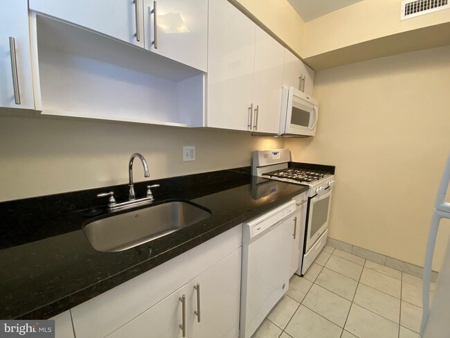 Foto del edificio - 1304 N Meade St