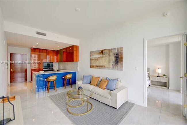 Foto del edificio - 2678 Tigertail Ave