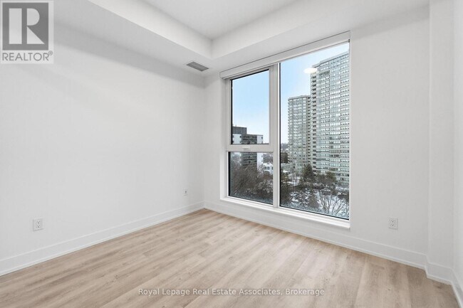 Photo du bâtiment - 25 Cordova Ave