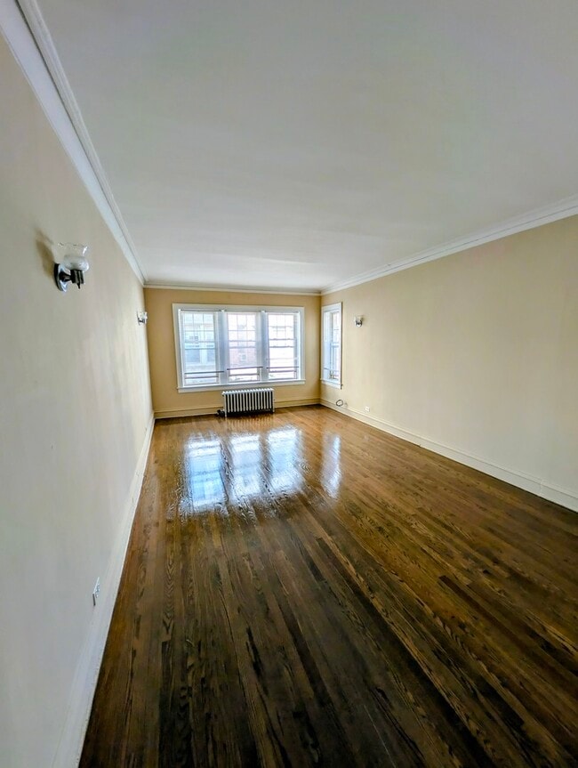 Building Photo - 6703 N Greenview Ave