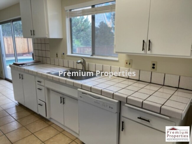 Building Photo - 1354 Bodega Pl