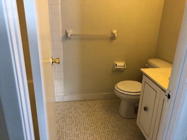 Building Photo - Three bedroom apt duplex - 19152