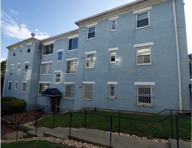 Building Photo - 742 Brandywine St SE