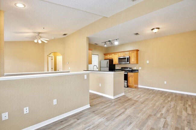 Foto del edificio - Charming 1/1 Spacious Condo Located in Cre...