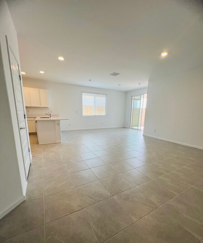 Building Photo - 15641 W Kendall St