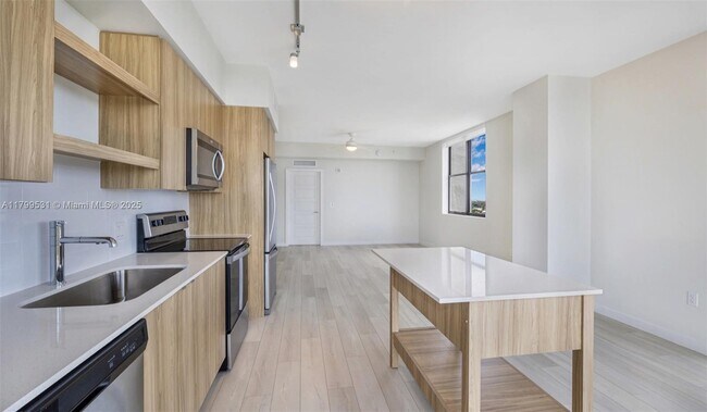 Foto del edificio - 555 NE 8th St