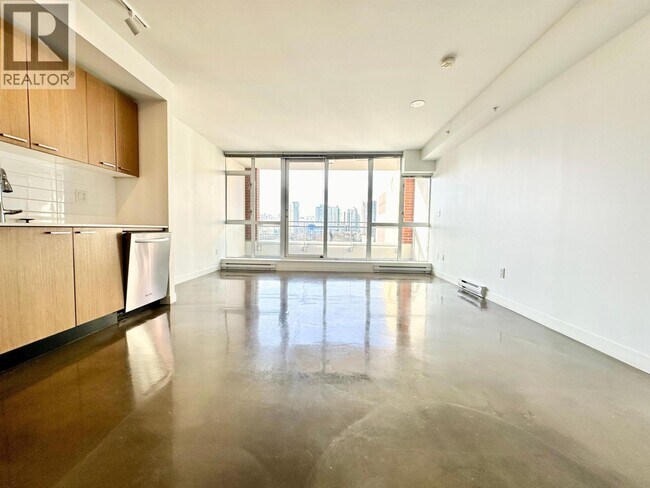 Building Photo - 221 Union St