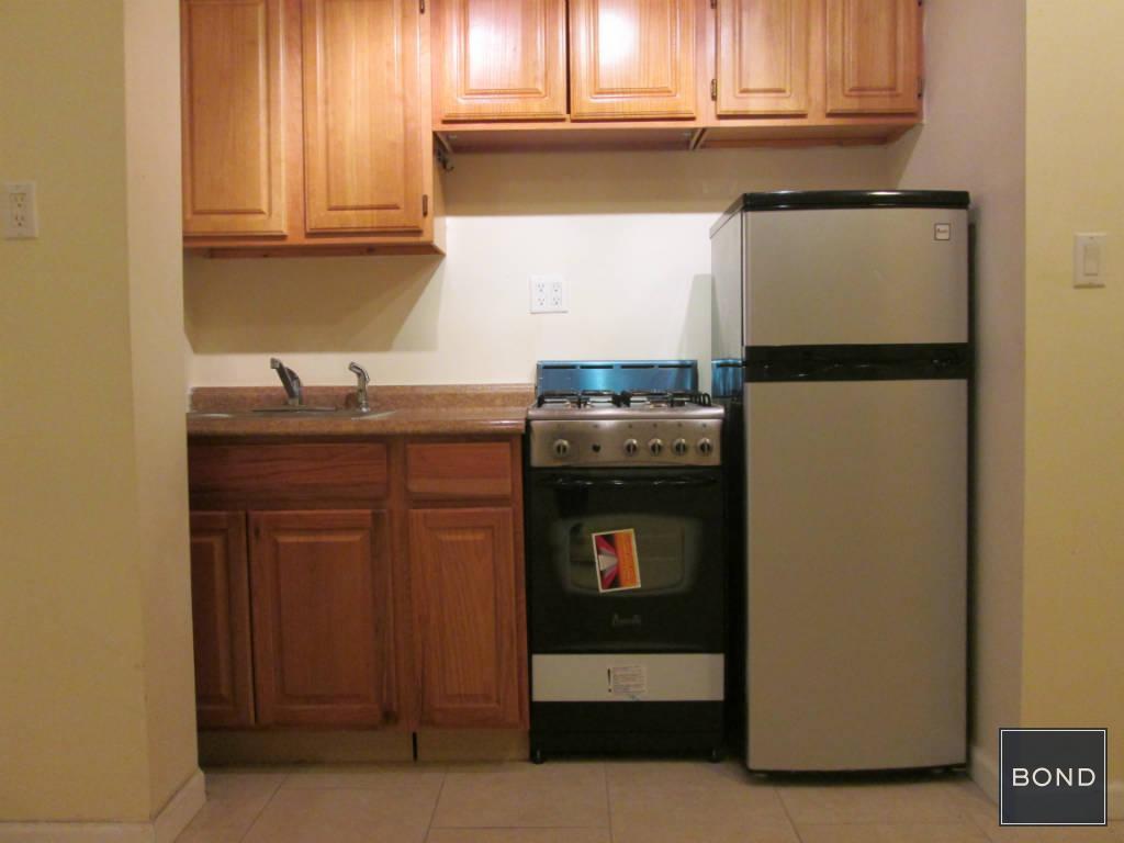 Building Photo - 379 E 10th St