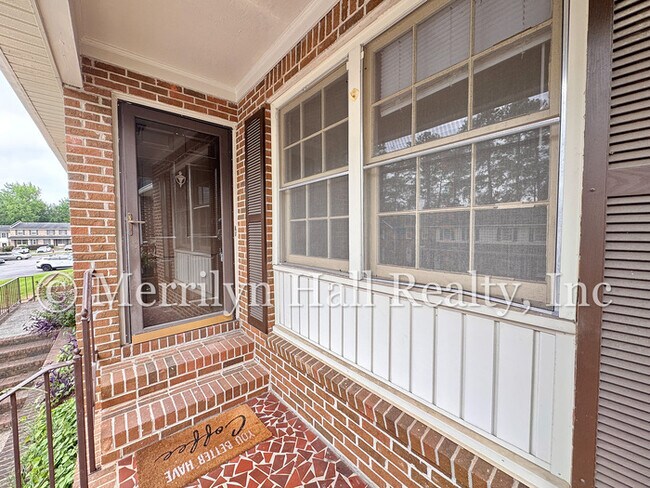 Foto del edificio - 122 Jefferson Pl