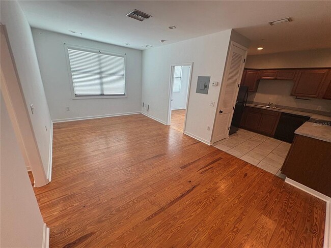 Building Photo - 131 N Grove St