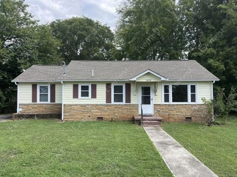 Primary Photo - 1620 Idlewood Dr