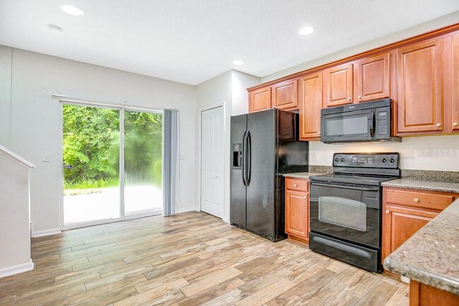 Building Photo - 15867 Fishhawk View Dr
