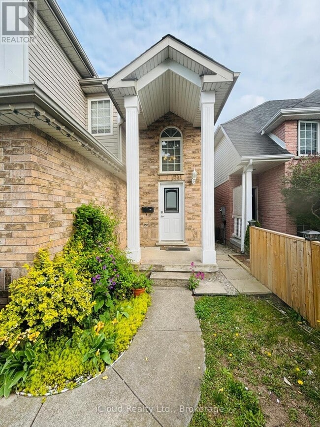 Building Photo - 65 Periwinkle Way