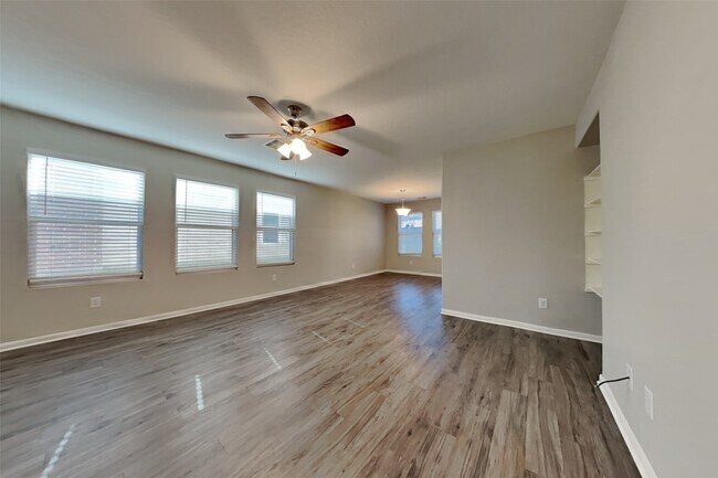 Foto del edificio - 16730 N Bob White Dr