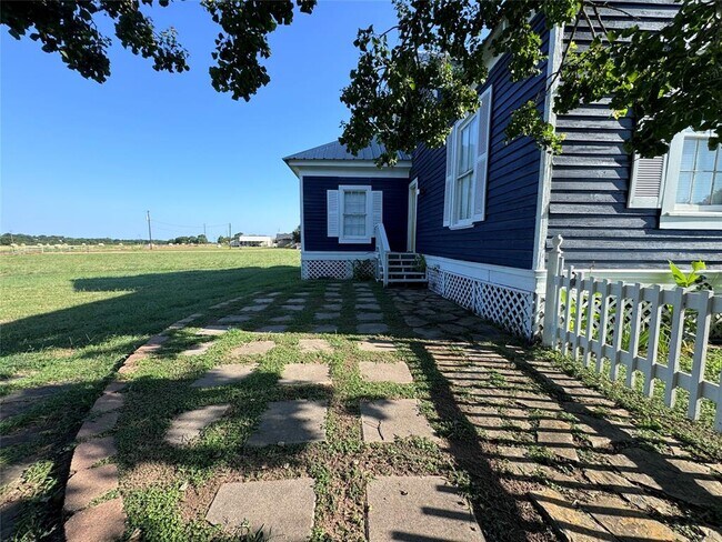 Building Photo - 3990 Bluebonnet Blvd