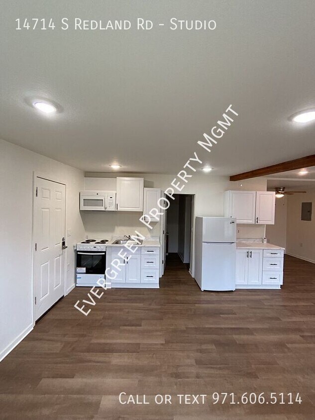 Primary Photo - Charming Studio Apartment in Oregon City w...