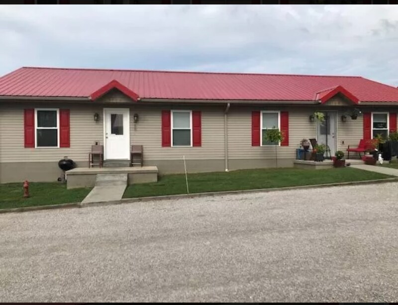 Foto principal - 1111 Red Roof Dr