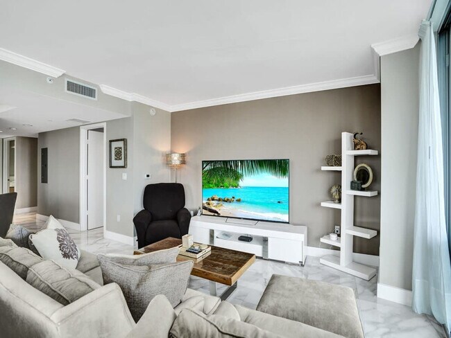 Building Photo - 2602 E Hallandale Beach Blvd