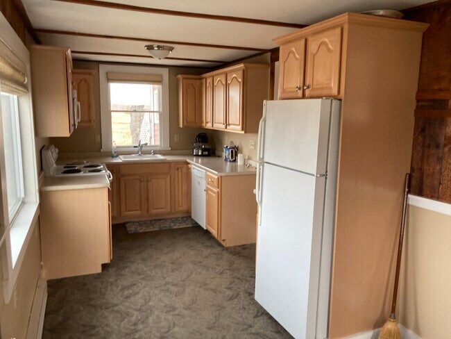 Kitchen - 109 Warehouse Ln