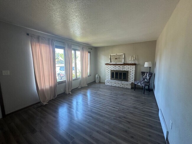Foto del edificio - 3 Bedroom Home
