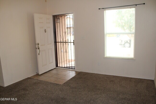 Foto del edificio - 2236 Sparrow Point St