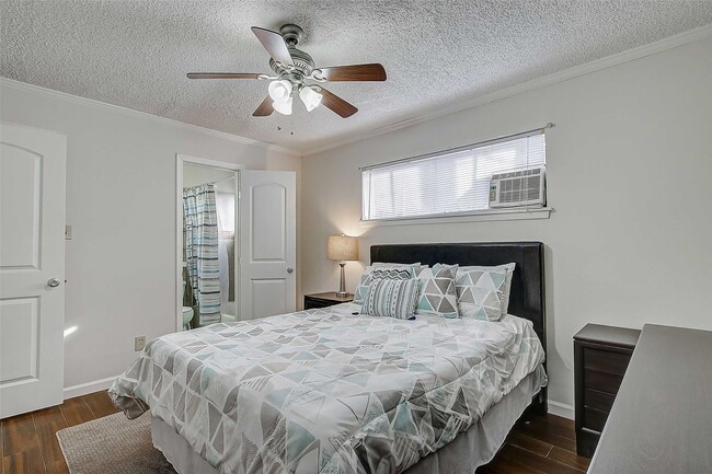 Building Photo - 4727 W Alabama St