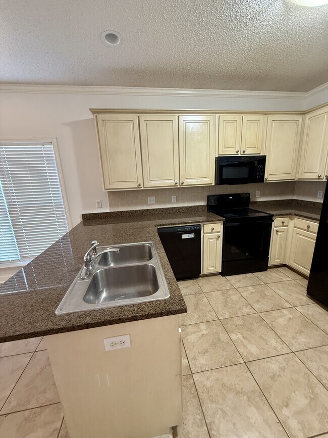 Foto del edificio - 132 Laurelwood Ct