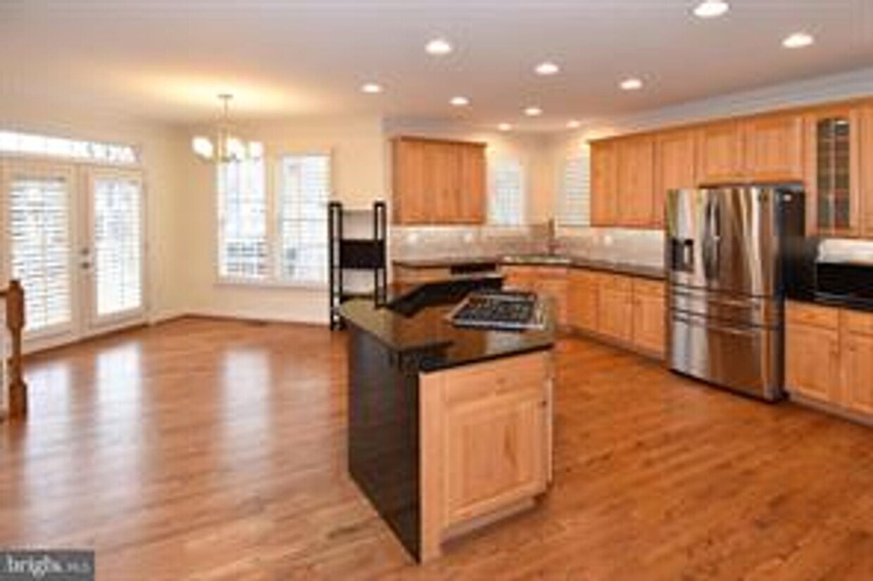 Foto del edificio - 10407 Aubinoe Farm Dr, Bethesda, MD 20814