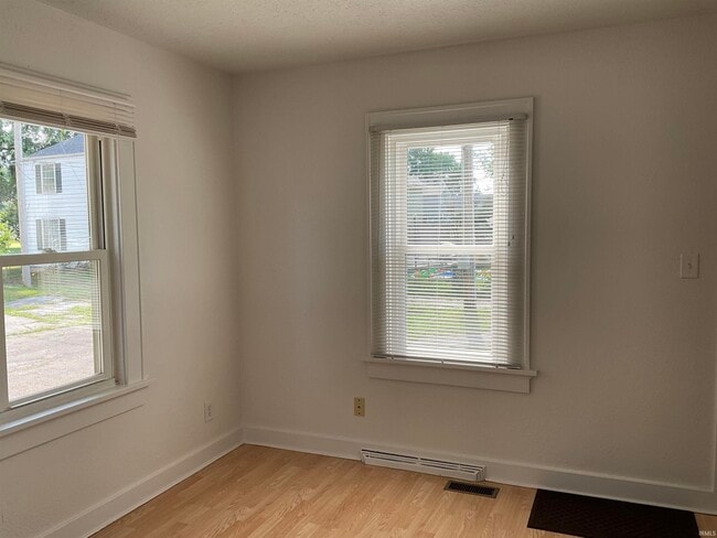 Building Photo - 1411 N Anthony Blvd