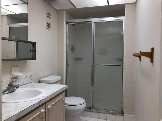 Foto del edificio - 460 NW 20th St