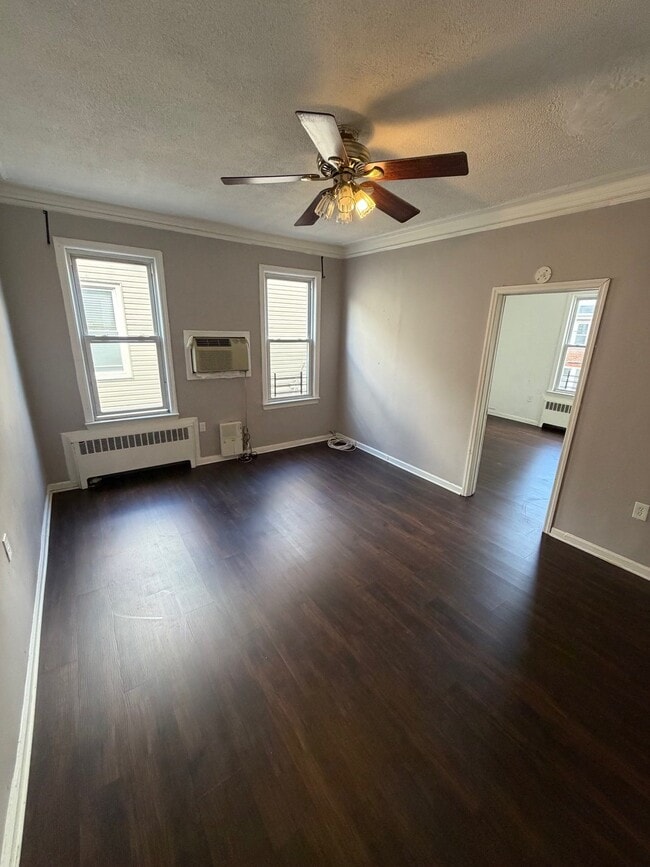 Foto del edificio - 1576 Leslie St