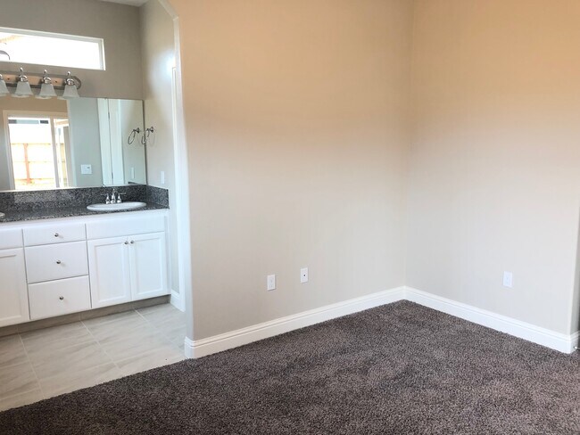 Foto del edificio - 483 Glendon Pl