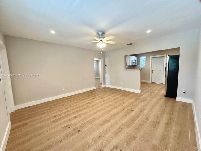 Building Photo - 10305 NW 35th Ct
