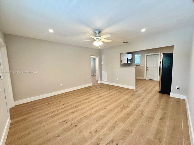 Foto del edificio - 10305 NW 35th Ct