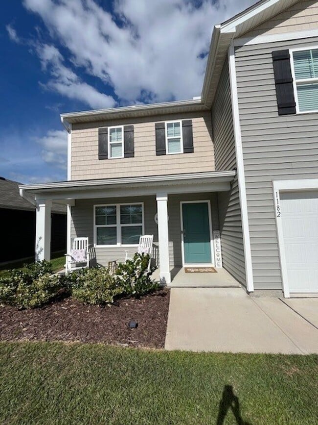 Foto del edificio - Discover this spacious 4-bedroom, 2.5-bath home in Winnabow, NC
